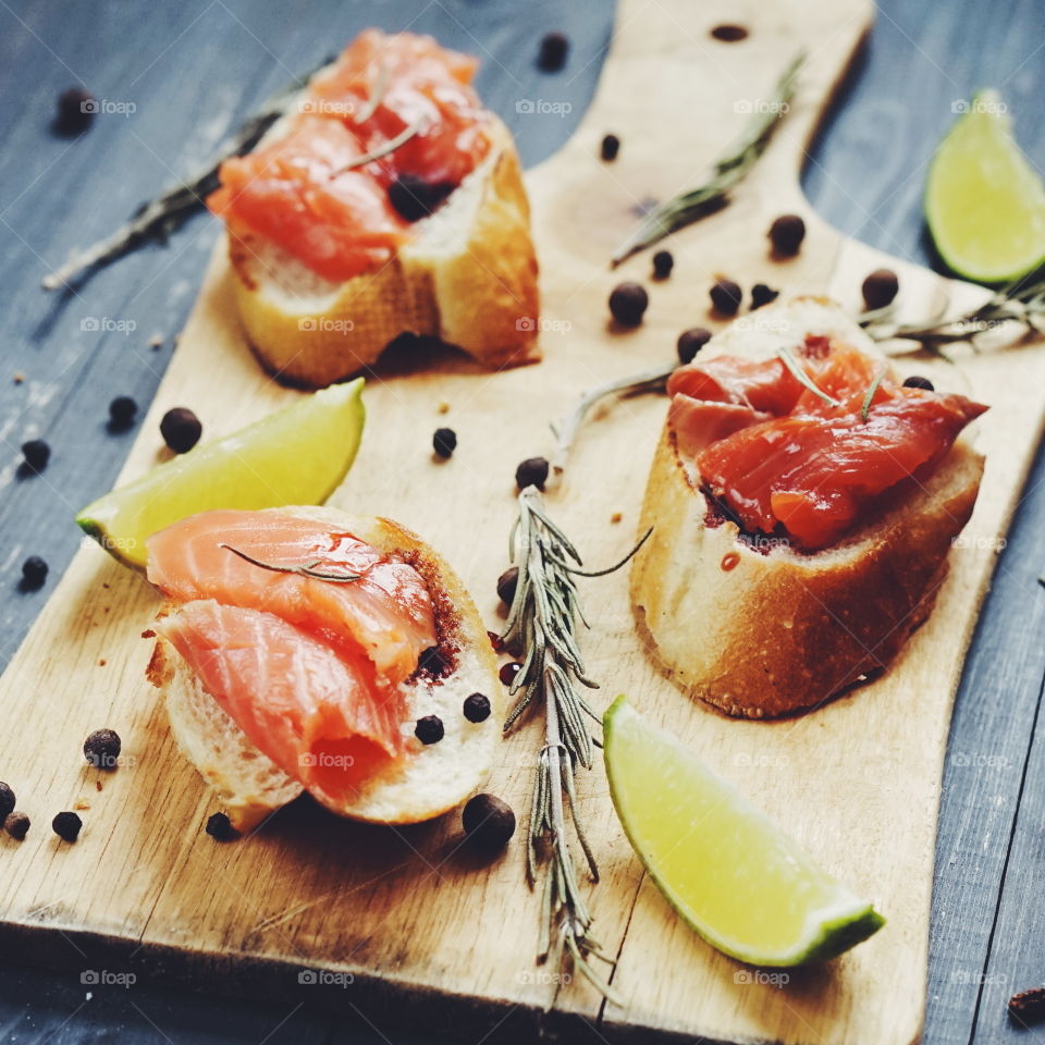 Preparation of salmon sandwiche