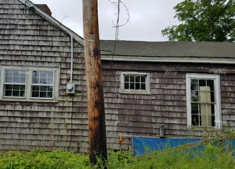 Old house slowly falling into ruin.