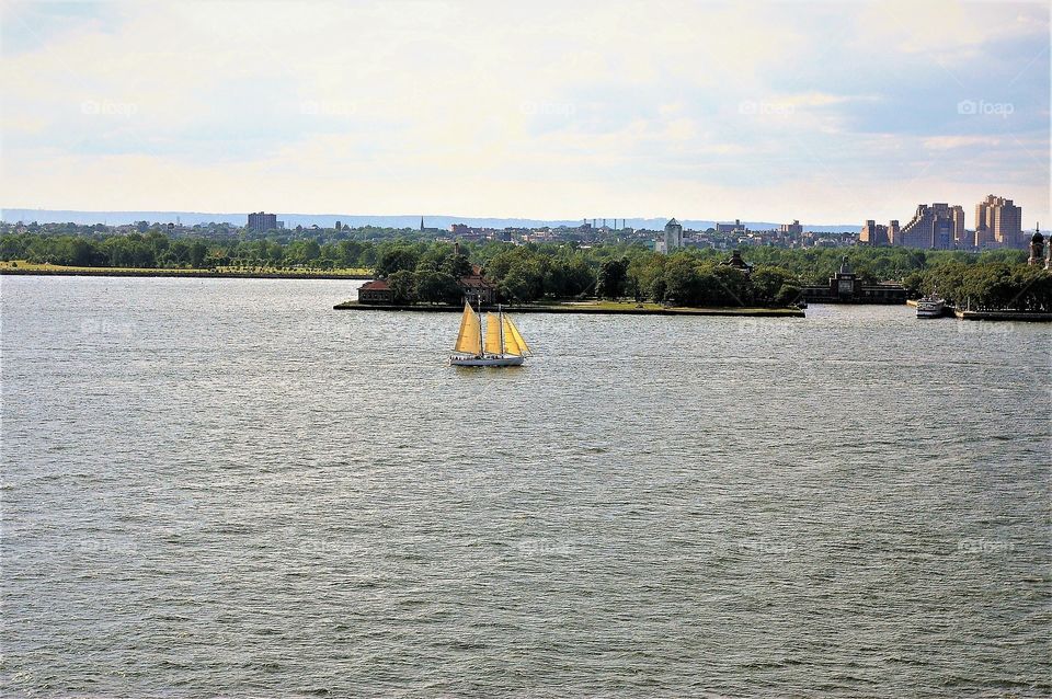 Sailing on Hudson 