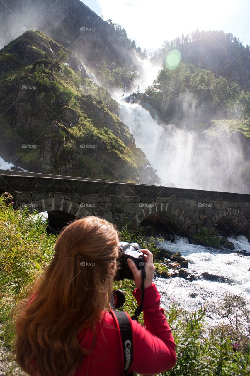 Photographing the låtefossen waterfalls 