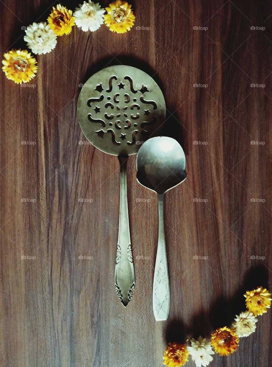 Although I'm interested in a classic style too
and I get a certain energy from honoring the past, but my tatur,foap made me pay more attention to a lot of antiques from our ancestors and touch this large spoon and carved spatula again after months🙏