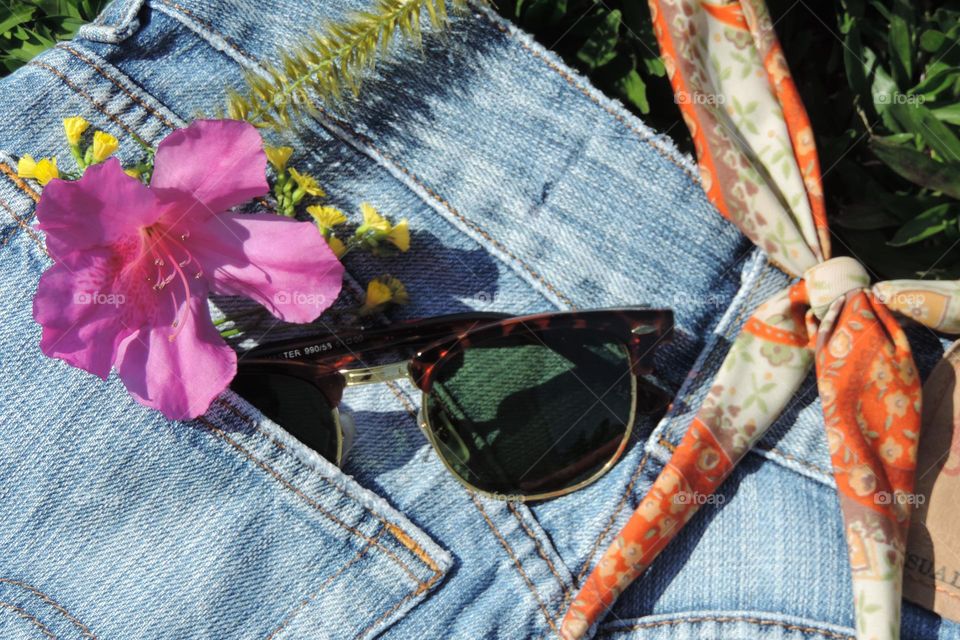 The famous denim shorts: synonymous with comfort, freshness and practicality. Summer synonym!