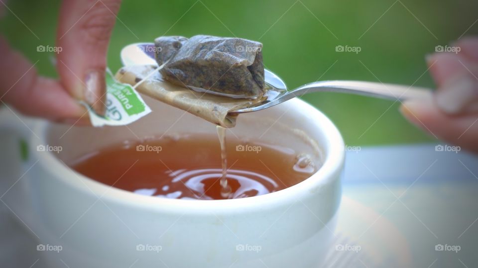 Making green tea with tea bag