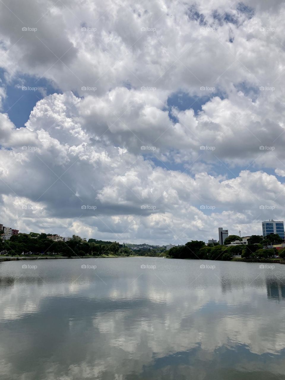 Lago do Taboão, em Bragança Paulista: o céu, as nuvens e a água nos inspirando…

Fotografar é um prazer!