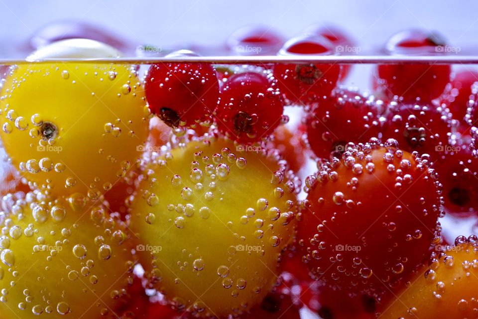 Cherry tomatoes in water