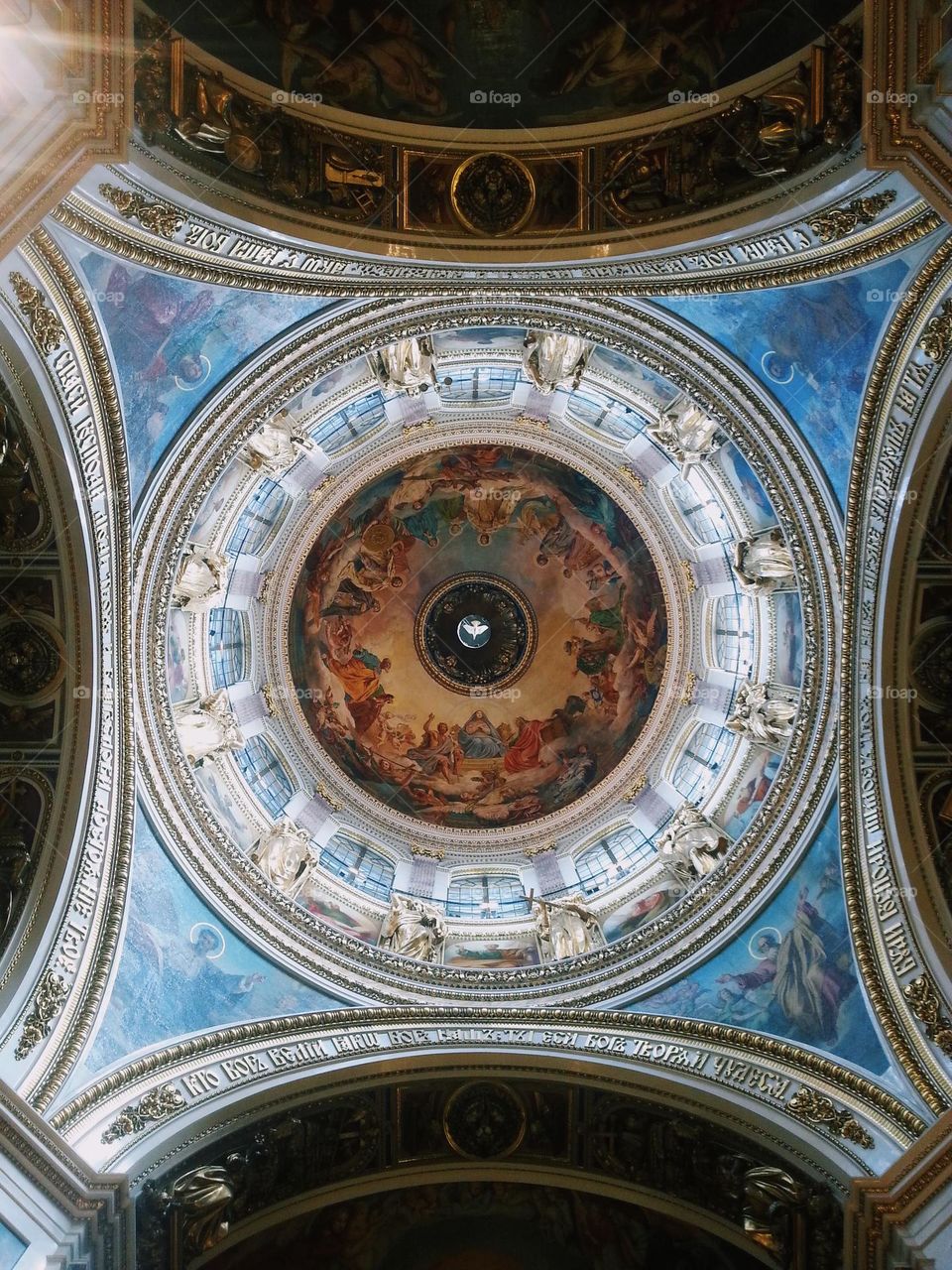 an amazing high ceiling in a cathedral with lots of beautiful paintings