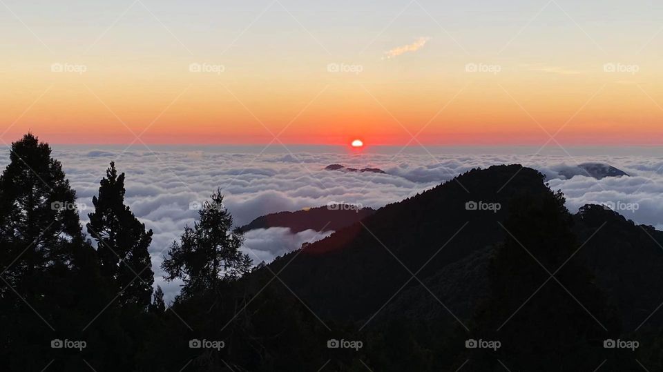 Beautiful mountain scenery with sea of clouds