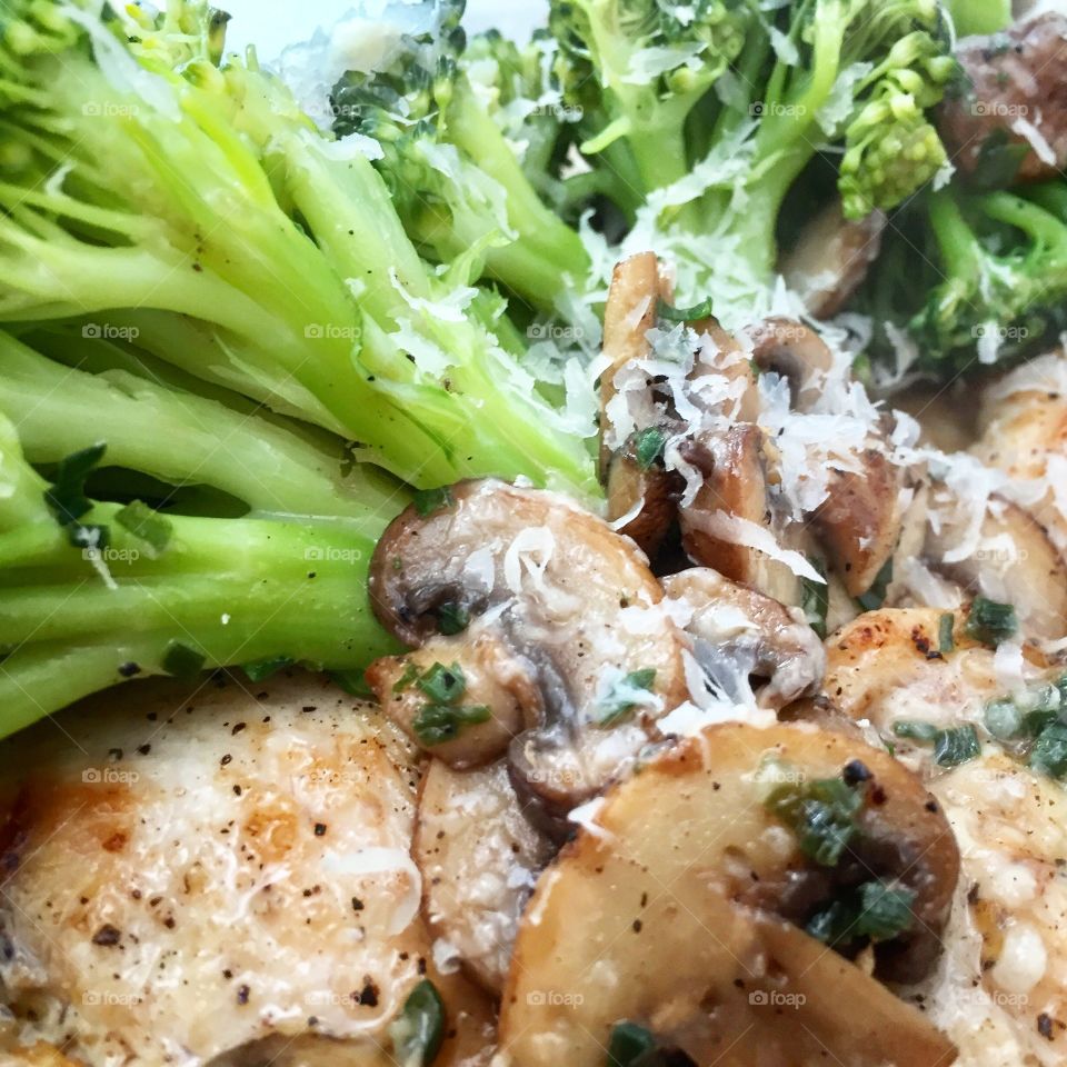 Chicken breast broccoli Champignons 