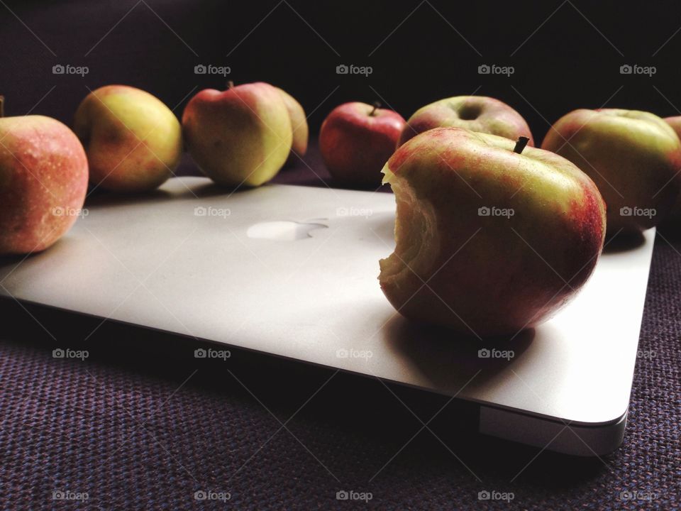 Apple among apples 
