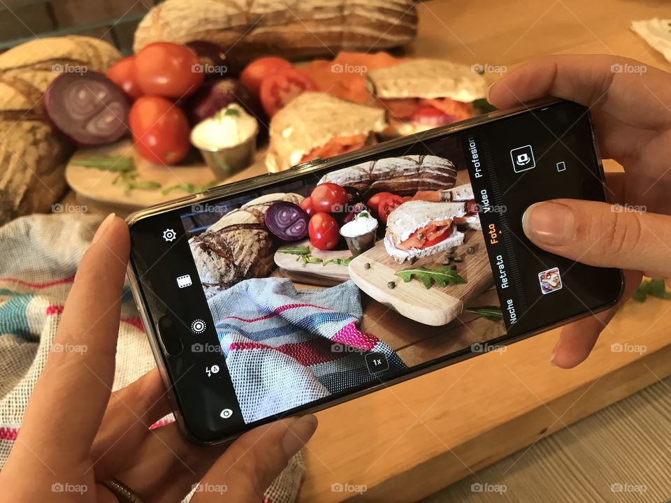 Foodie photo with smartphone 