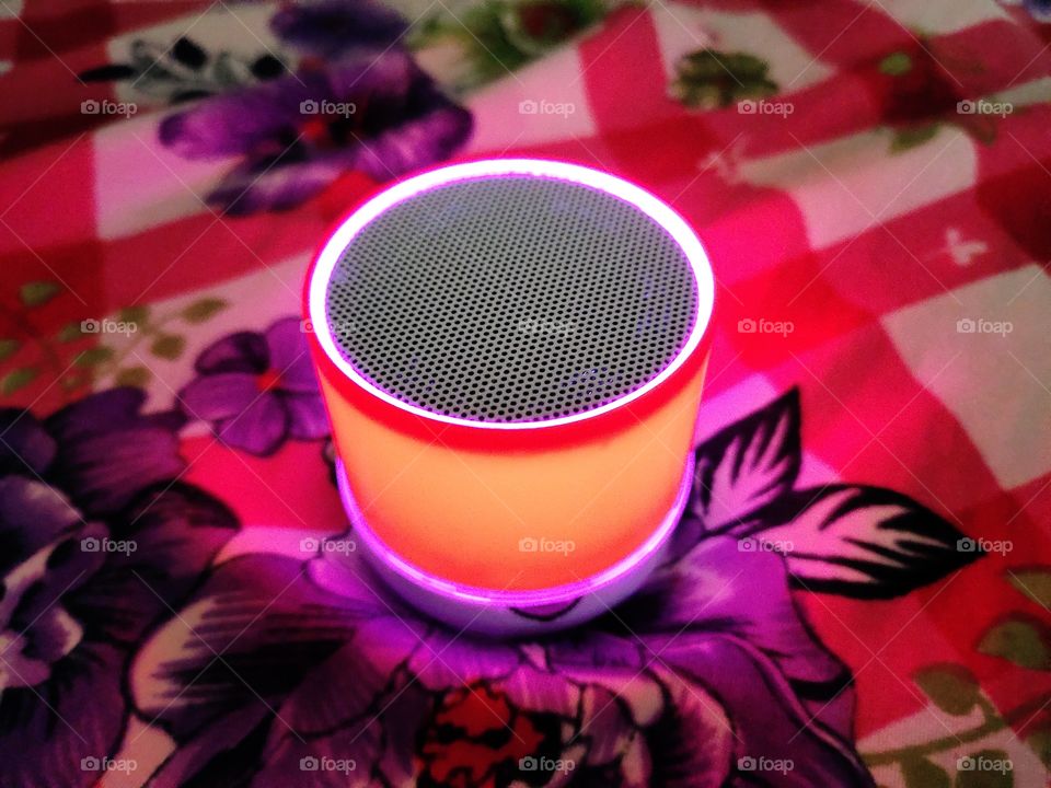 🌃🌌
🎵🎶🎵🎵🎵🎵
Bluetooth Speaker
Amazing Sound ,
Super Illumination