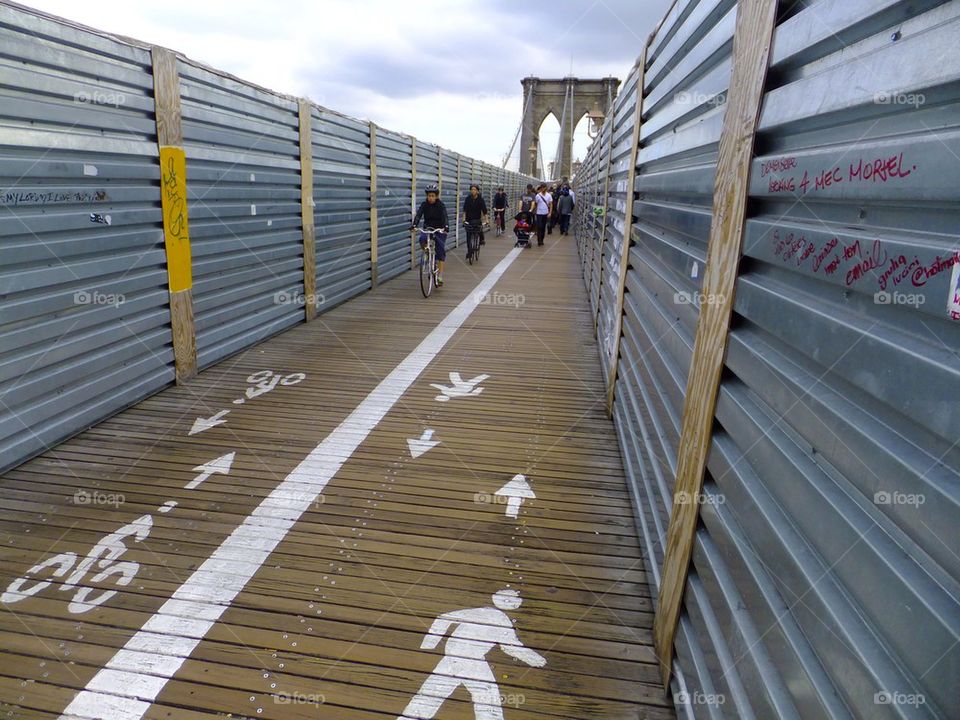 NEW YORK CITY BROOKLYN BRIDGE BIKE TRAIL