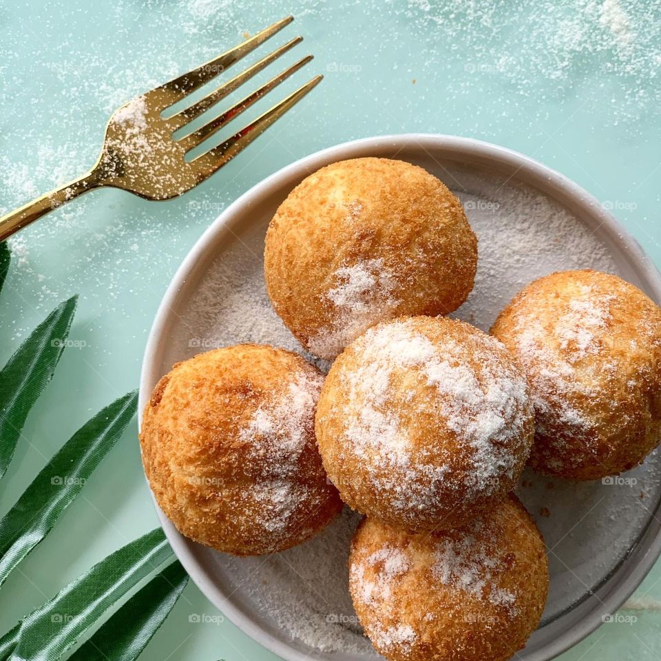 Savoury garlic butter cheeseballs snack