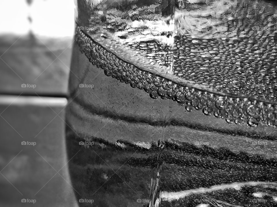 Black and white bubbles 