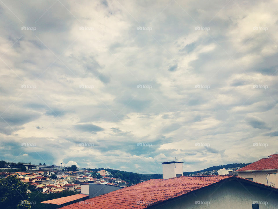 Our hillbilly horizon, with a very beautiful sky (even cloudy)! The art of photography is a great hobby, wherever you go. / Nosso horizonte caipira, com o céu (mesmo nublado) muito bonito!
A arte da fotografia é um grande hobby, seja onde for. 