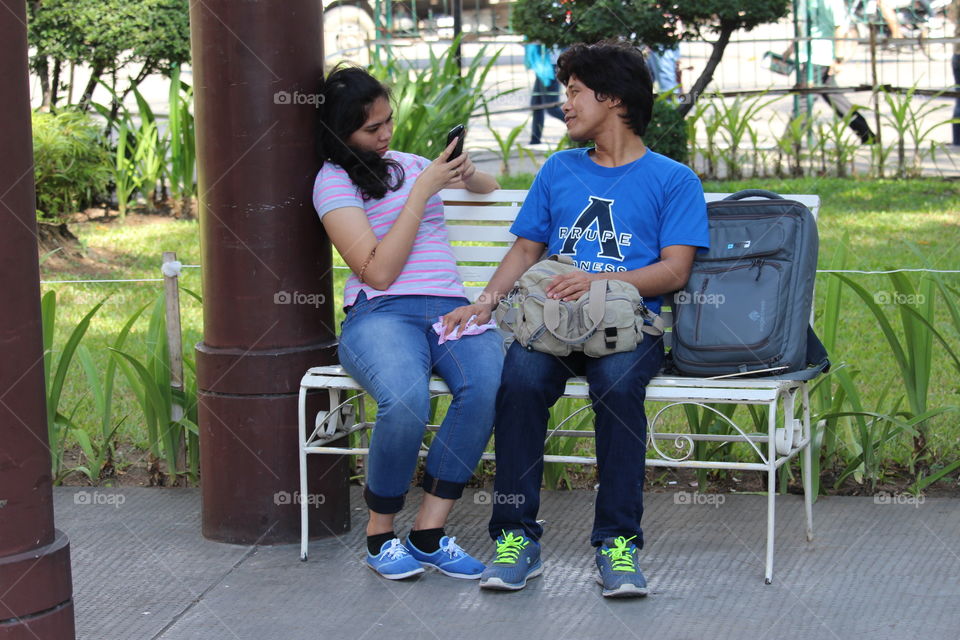 PLEASE! Couple on bench Cebu City Philippines 