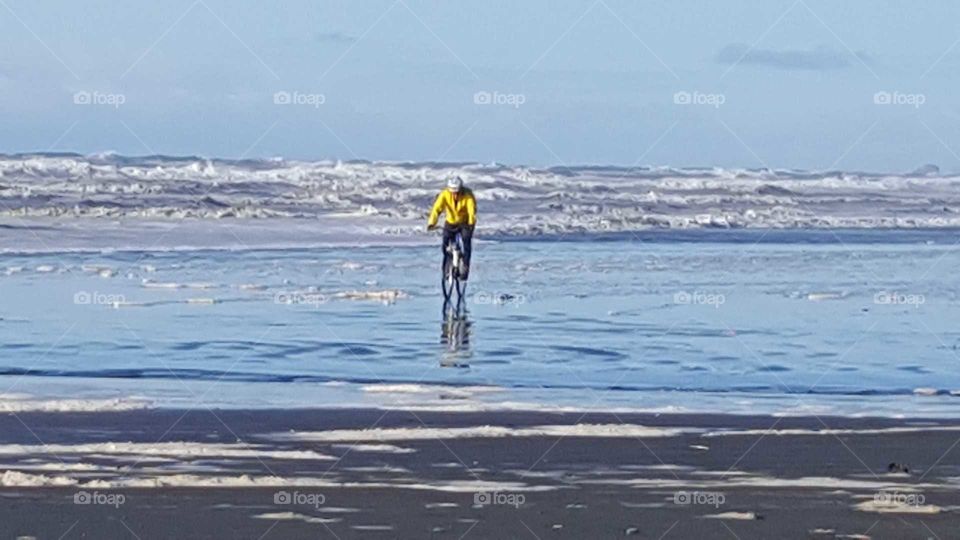Ones again I took this picture from my Samsung galaxy s6 November 20th 2017 at Ocean shores, I didn't know the person who on the bike it something about what he's doing draw my attention and the wave behind him it so beautiful, sand water and exercise so don't give up what you dream of.