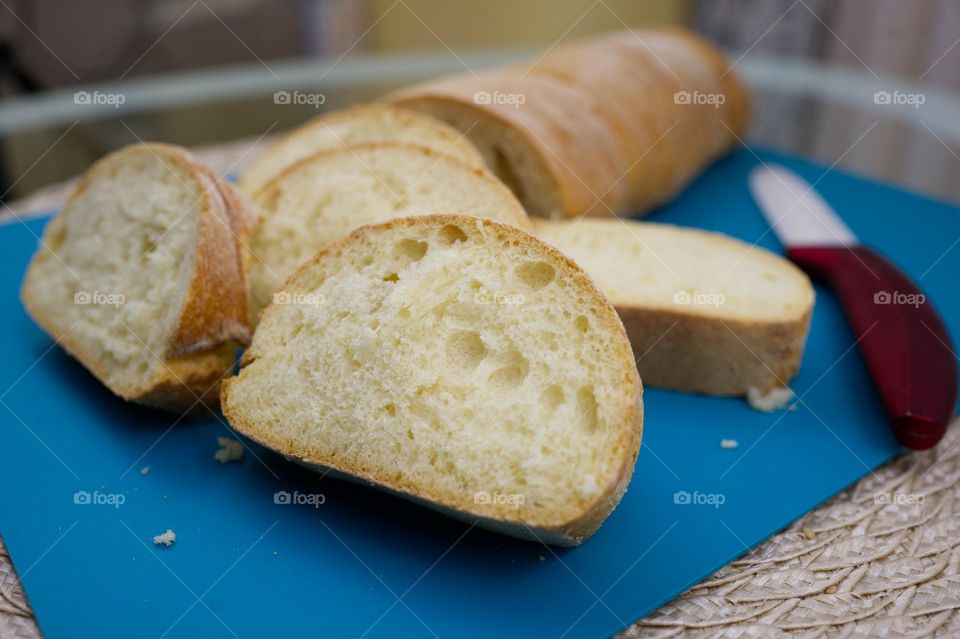 sliced ​​baguette-like bread