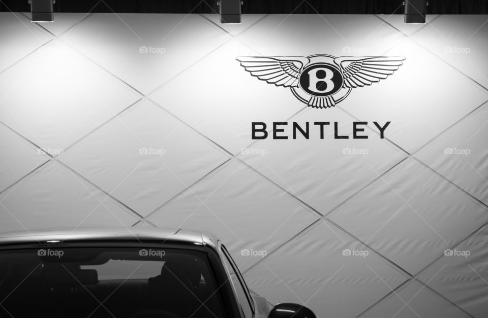 bentley flying spur and continental gt 2016 on the bentley fair, car logo, luxury manufacturer, england, great britain,bentley black and white