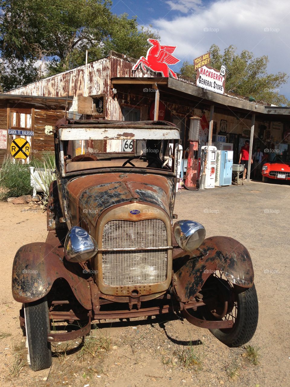 Hackberry General Store . An antique car in front of Hackberry General Store along Route 66 in Arizona 