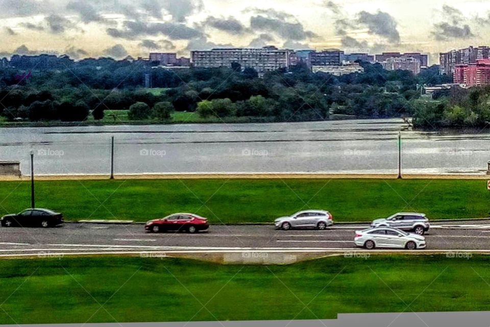 Beautiful Potomac river in Washington D.C, is a bright,clear feeling's beauty, alsoi attractive to many tourists.