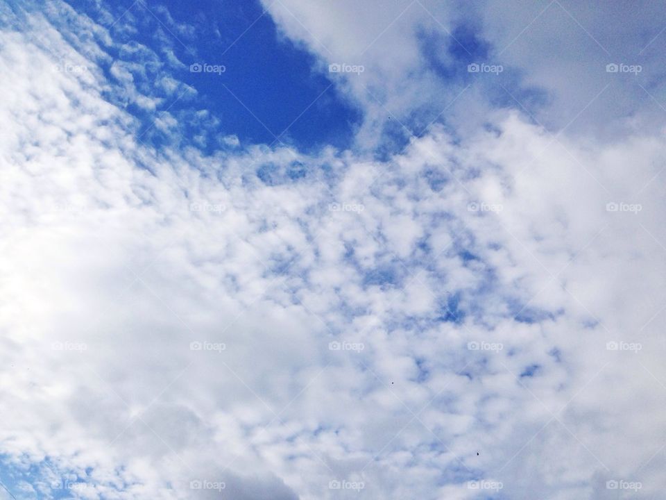 Голубое небо и облака