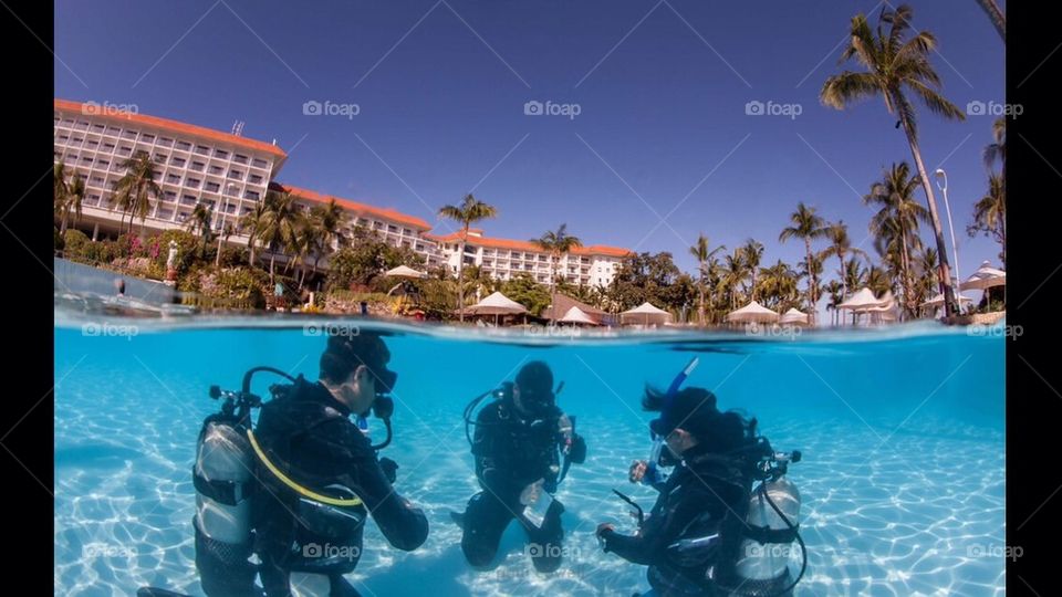 Diving skills in the pool