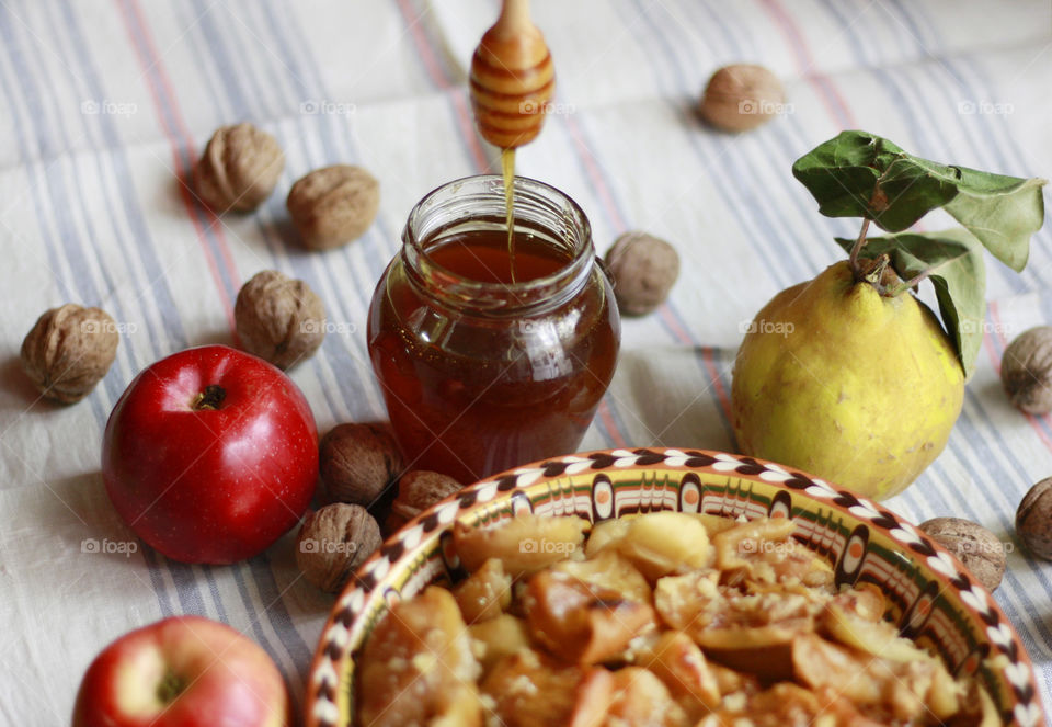 Hone made dessert of baking apples, honey and walnuts