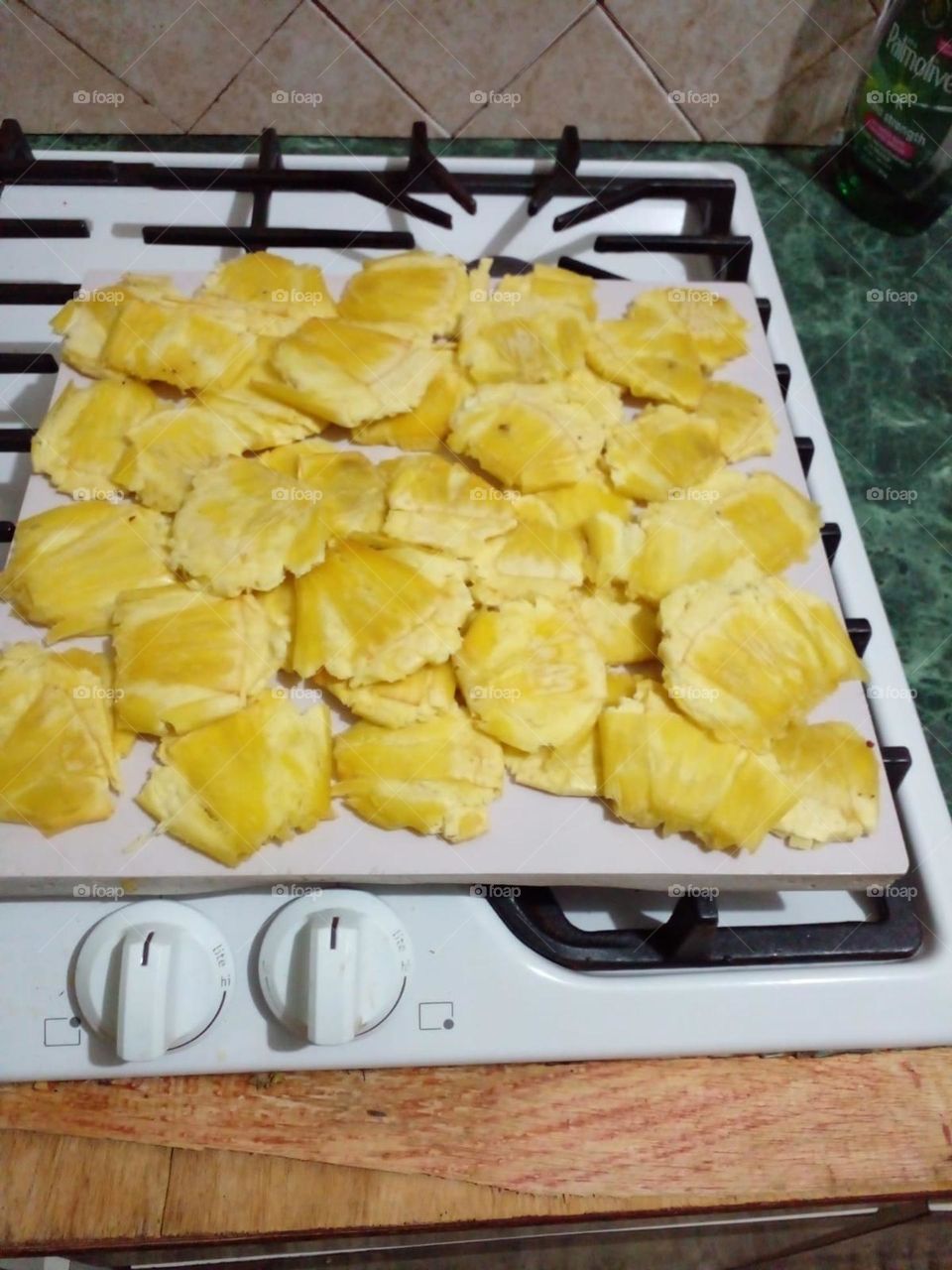 Fried bread fruit (tostones de pana)