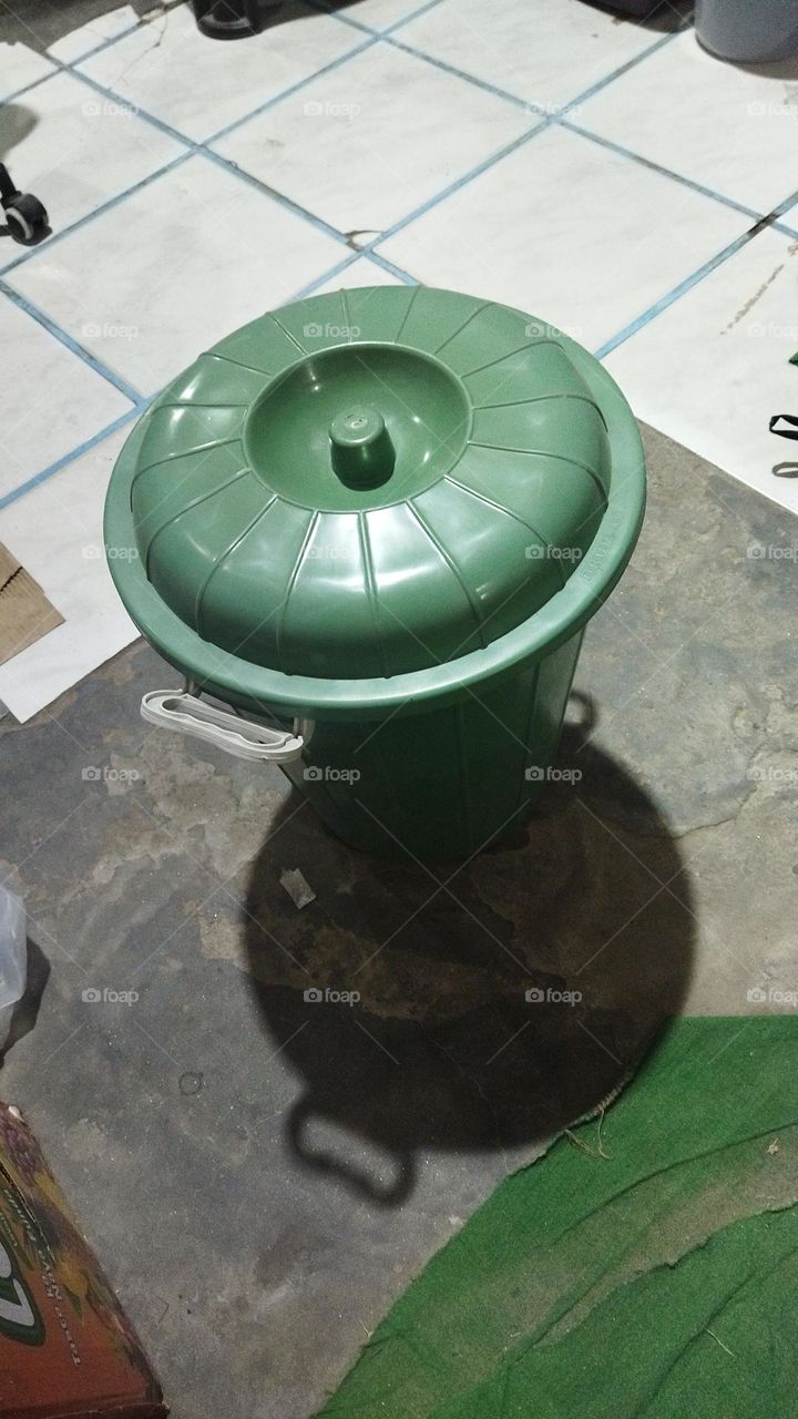 green round bucket