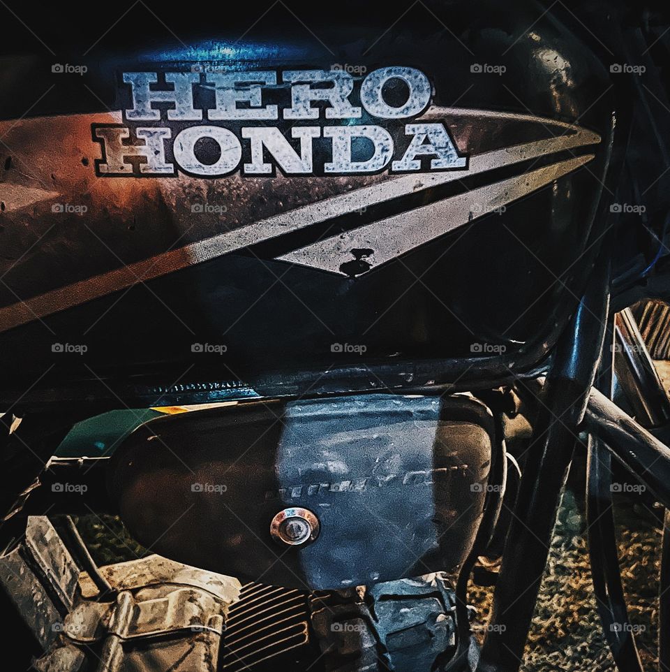 Hero Honda motorcycle, black motorcycles, playing with power, Indian motorcycles, riding a motorcycle in India 