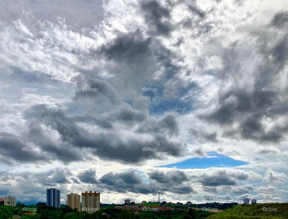 A vista de #Itatiba, bem nublada nesta #tarde.
A #natureza sempre é muito bela…
📸
#FOTOGRAFIAéNOSSOhobby
#sky #céu #natureza #horizonte #fotografia #paisagem #landscapes #inspiração #mobgrafia #XôStress #nuvens #clouds #cidade