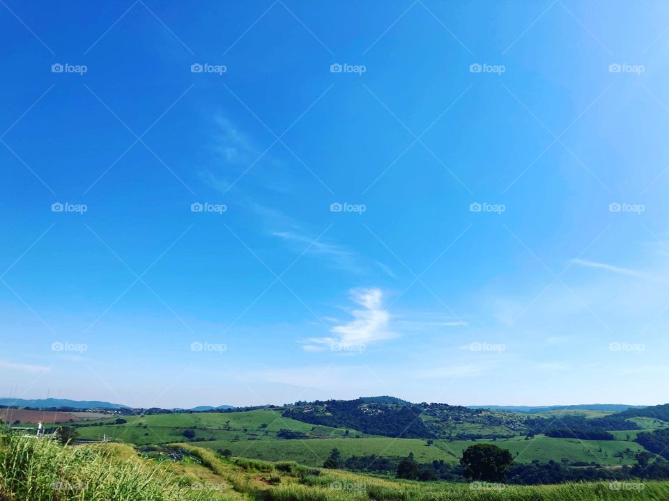 Estou na divisa de Bragança Paulista com Itatiba, rumo à Jundiaí, contemplando a paisagem muito bonita. Bom demais! 
Ah, o Interior Paulista… veja só: 