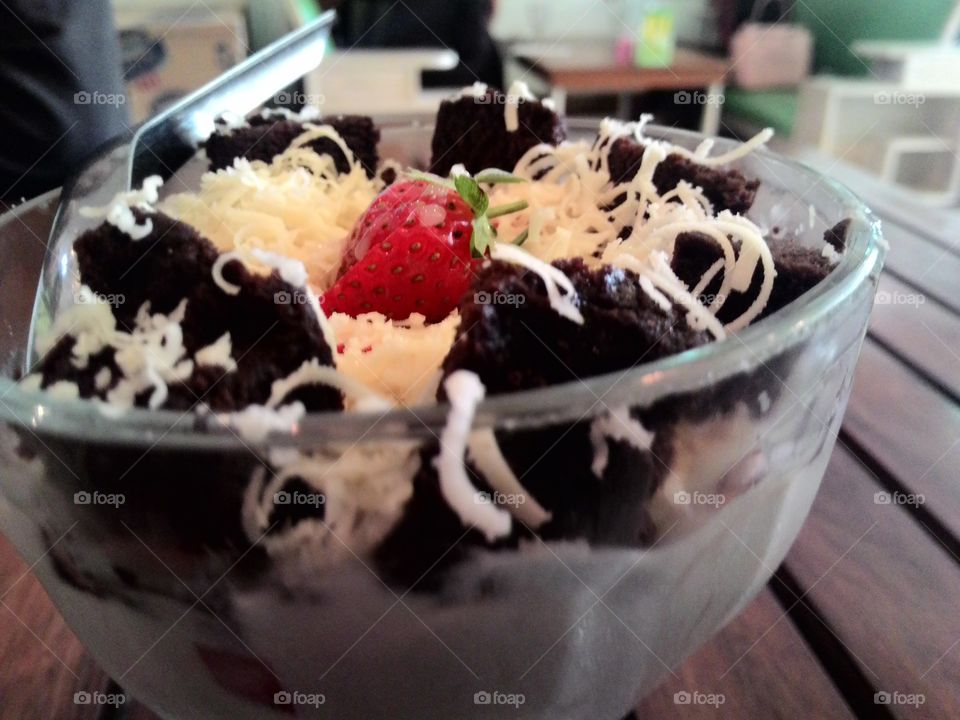 Special Ice Duren Blackforest with strawberry and cheese