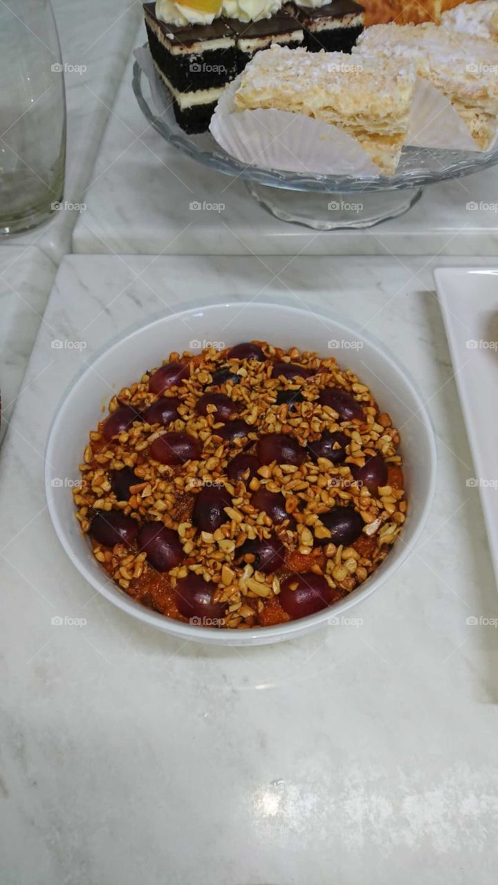 Yummy Carrot halwa,decorated with broken cashews n black grapes...