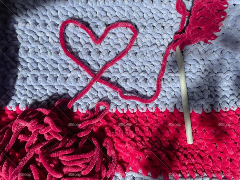 Blanket crocheting with a heart from yarn