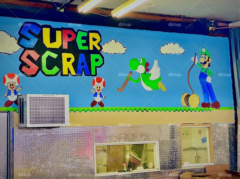 And around the corner to the right us Mario‘s brother „Luigi“ dressed in blue w letter „L“ also at „SUPERSCRAP“ on „Borden Ave“ in LIC, Queens beneath the „Pulaski Bridge“. This is his domain. 2022. Hypnotic Productions