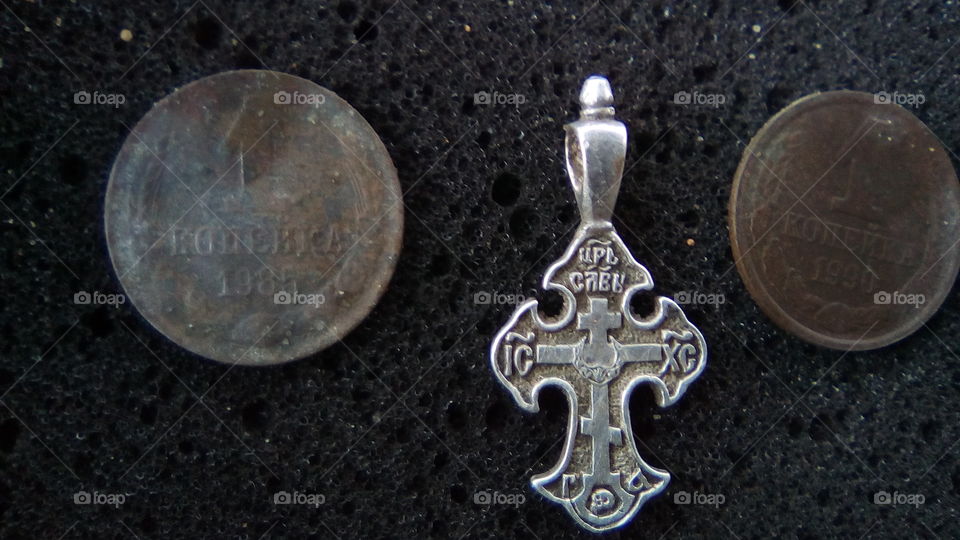Старинный крестик и Советская монетка