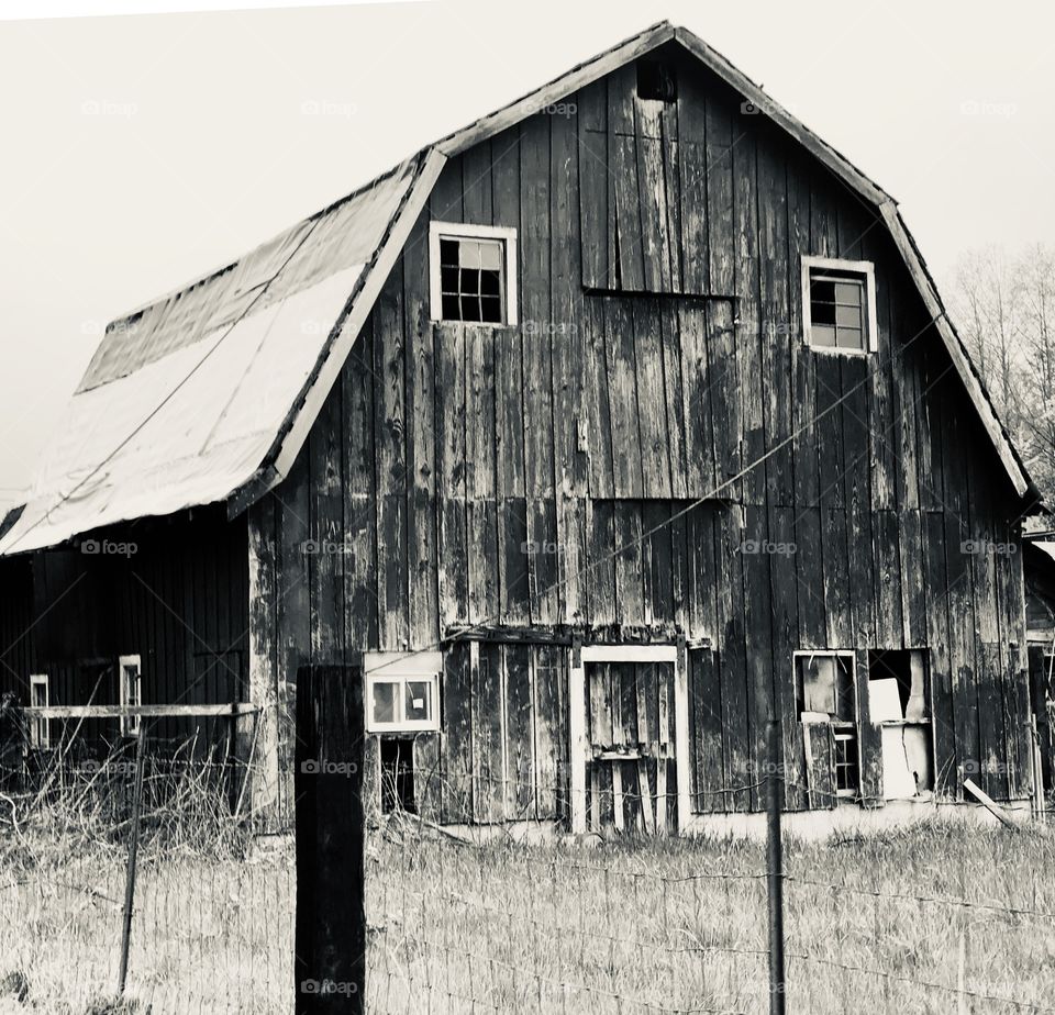 Foap Mission Black and White Architecture! Vintage Barn in Black and White.