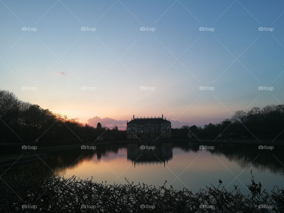 Wunderschöner Sonnenuntergang am Palaisteich im Großen Garten Dresden