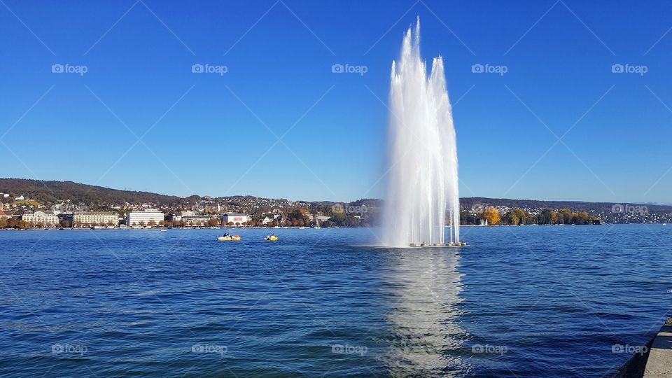 Lake Zurich with fountain.