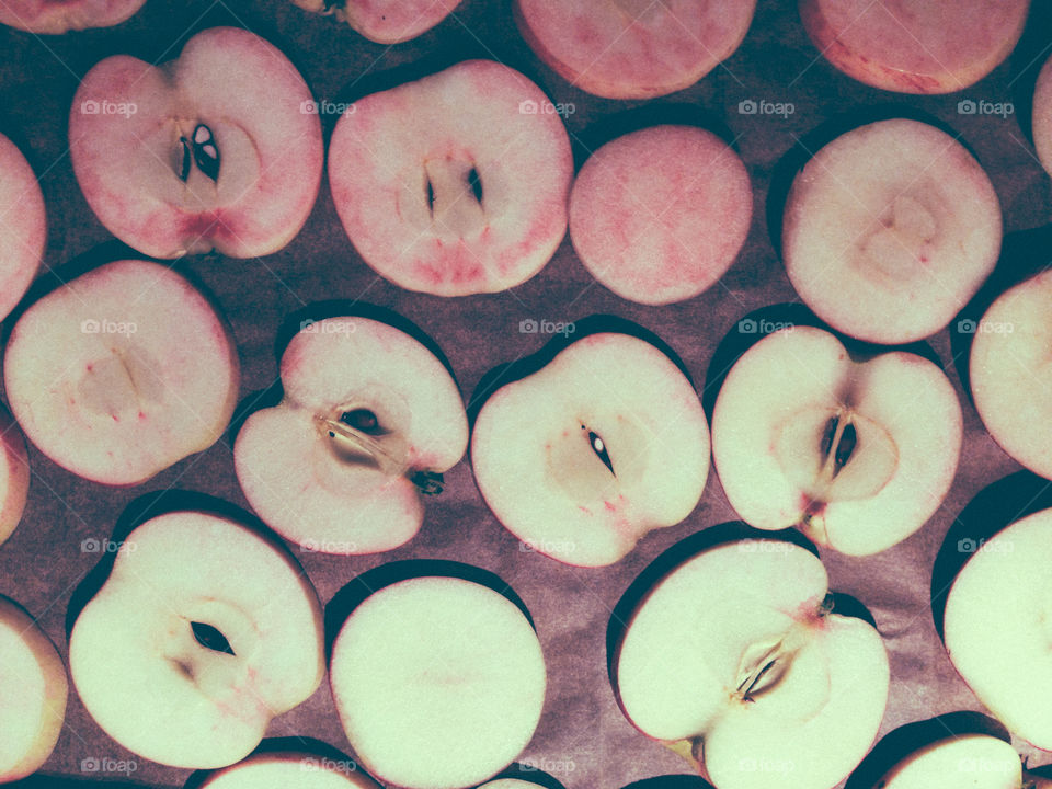 Drying apples