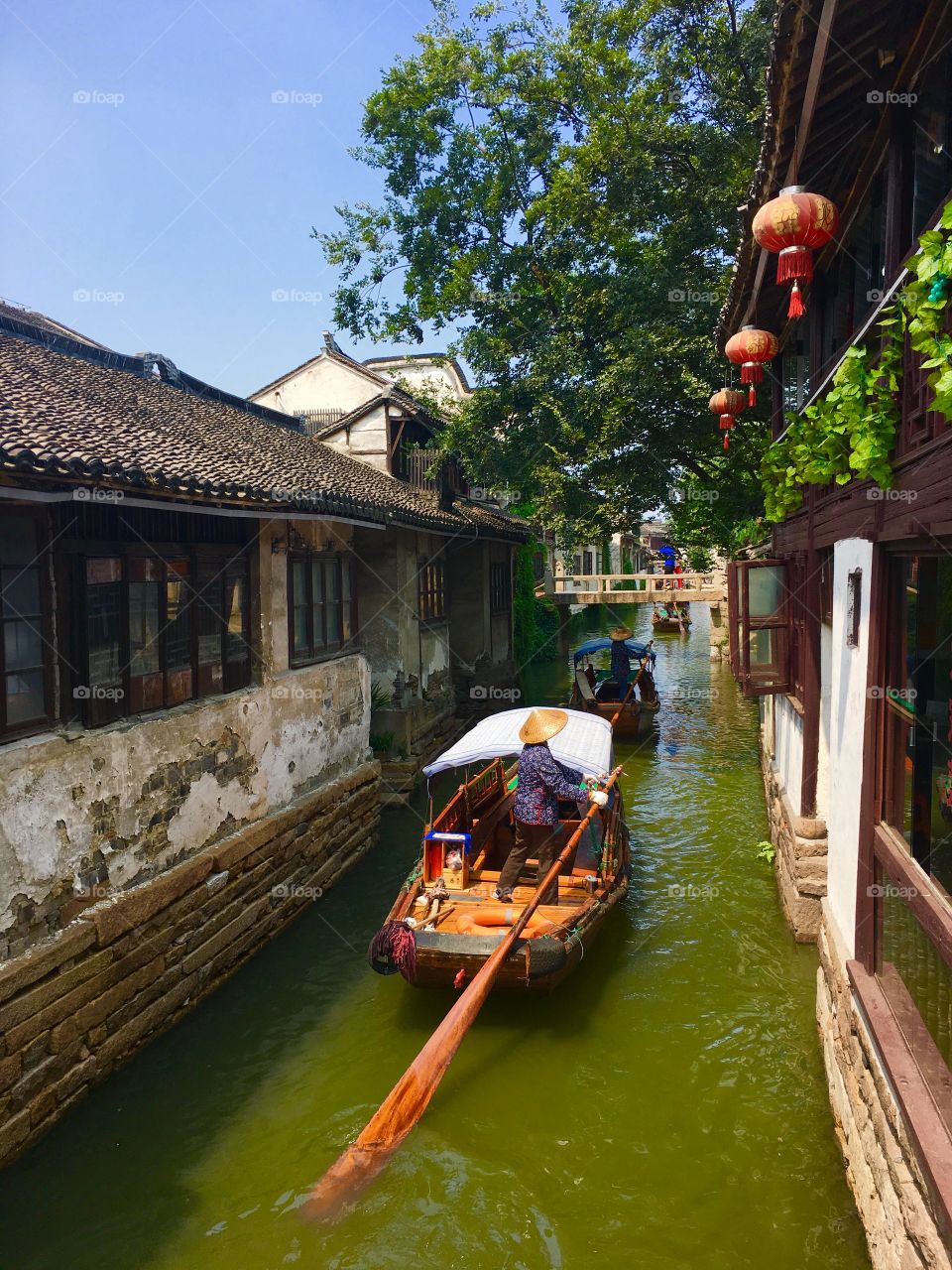 Festive singing and boat tours in Zhou Zhuang!