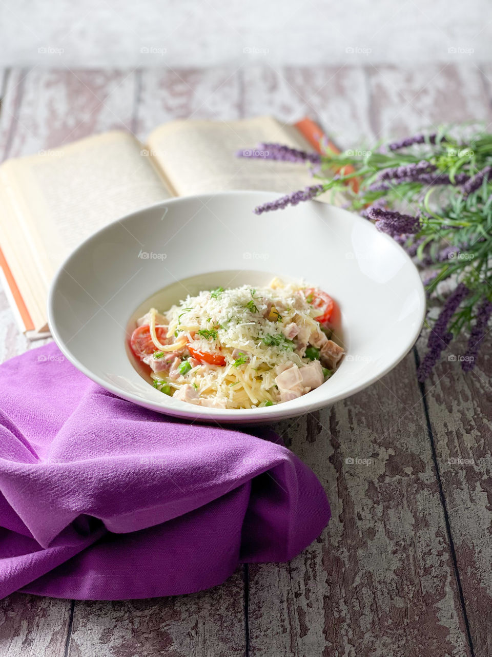 Pasta with chicken in creamy sauce