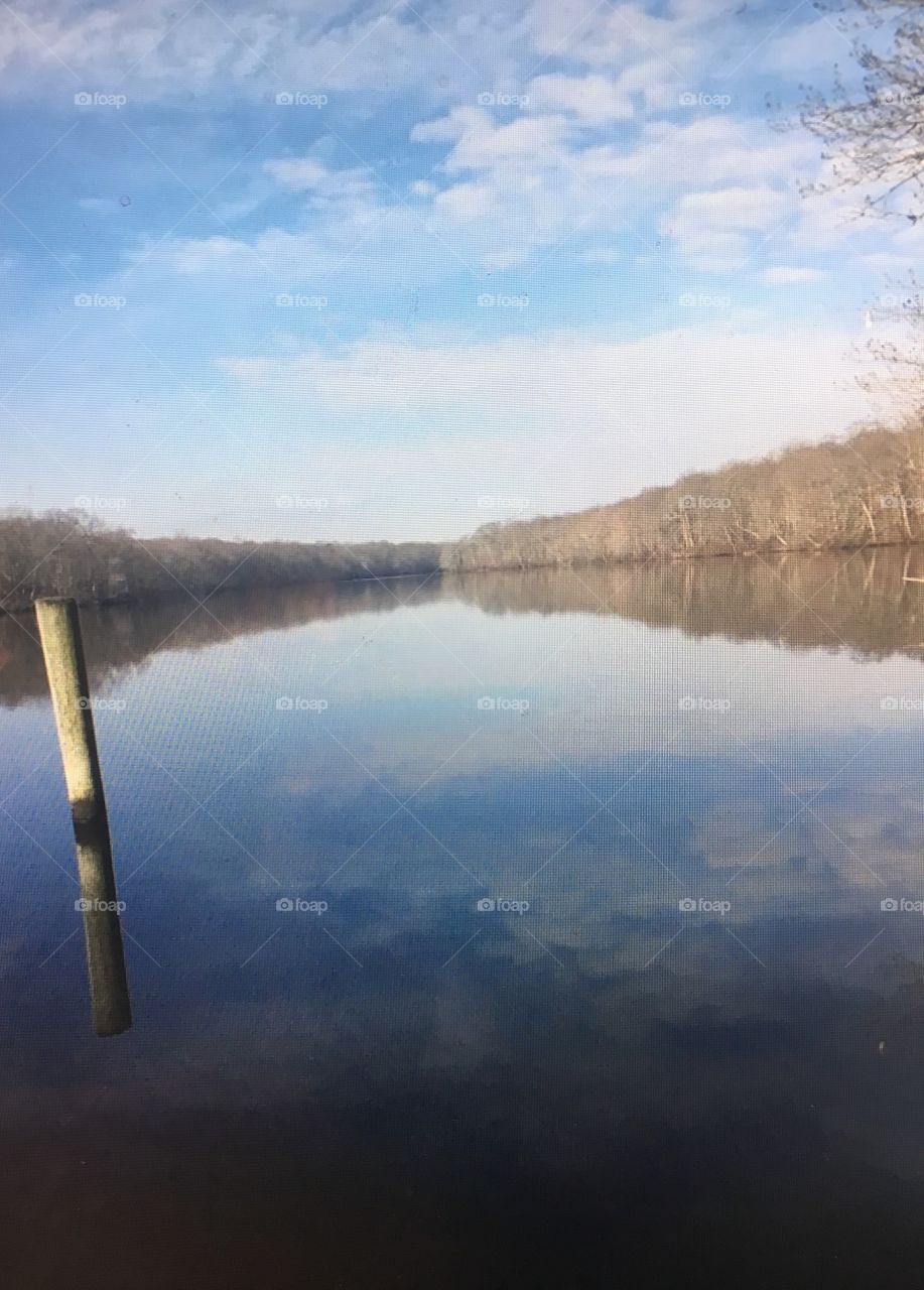 Endless lake reflecting the sky - Long Island state park