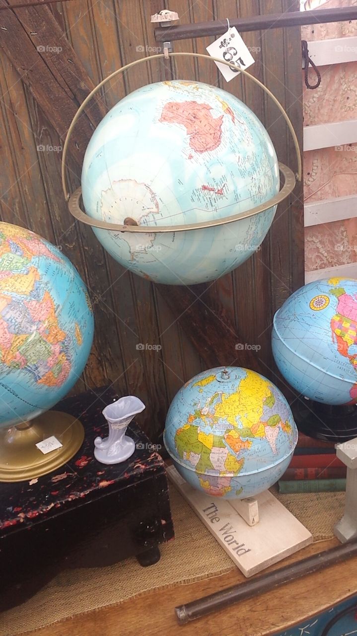 Globes f