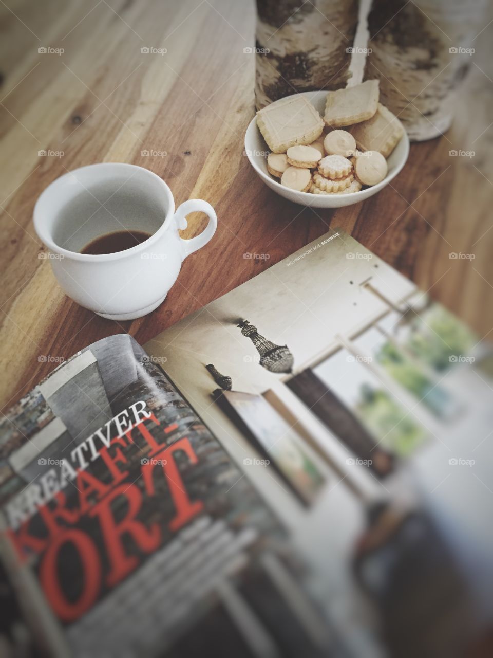 Me time on a misty Sunday afternoon - an inspiring magazine, a cup of coffee in my favorite mug and some cookies. Could life be better?