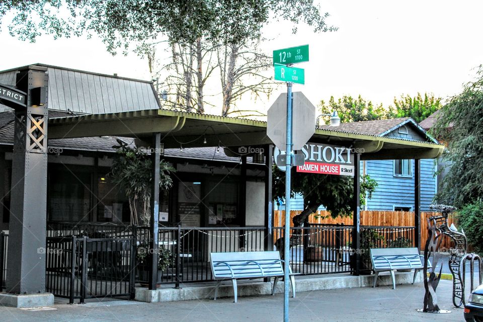 corner street Noodle House