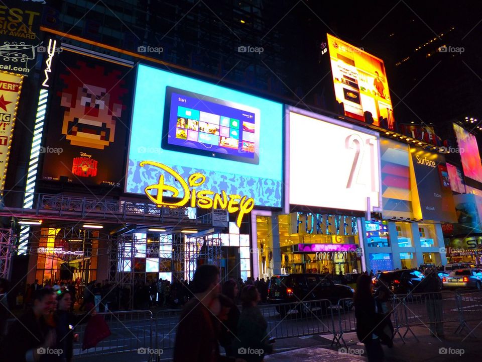 NEW YORK CITY TIMES SQUARE THE SHOPS