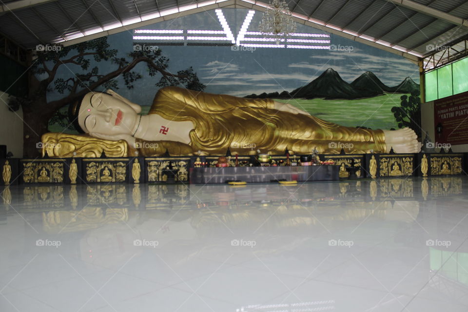 sleeping buddha's temple